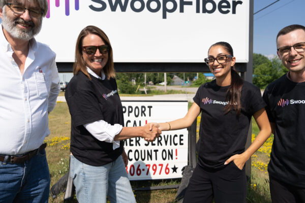 DSC03159 SwoopFiber Executive shaking hands with the Mayor of Elmvale